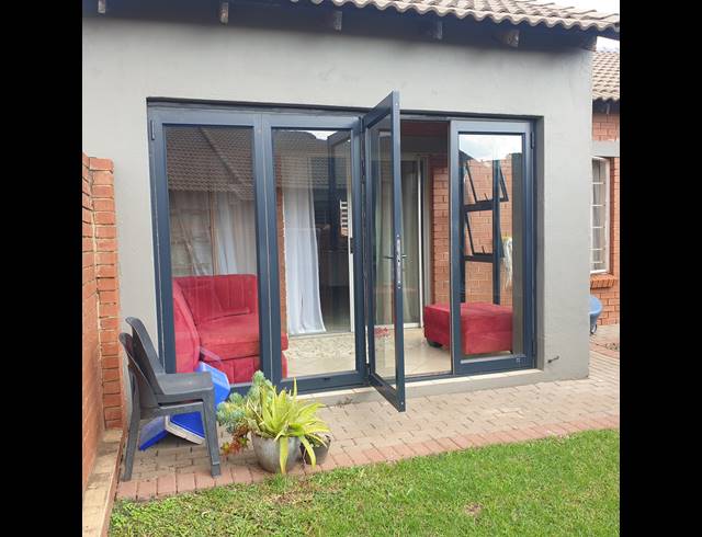2 BEDROOM SECTIONAL TITLE FOR SALE IN MONAVONI